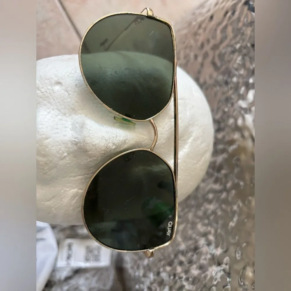 Quay Santa Fe Sunglasses unisex Mirrored eyewear Aviator glasses accessory